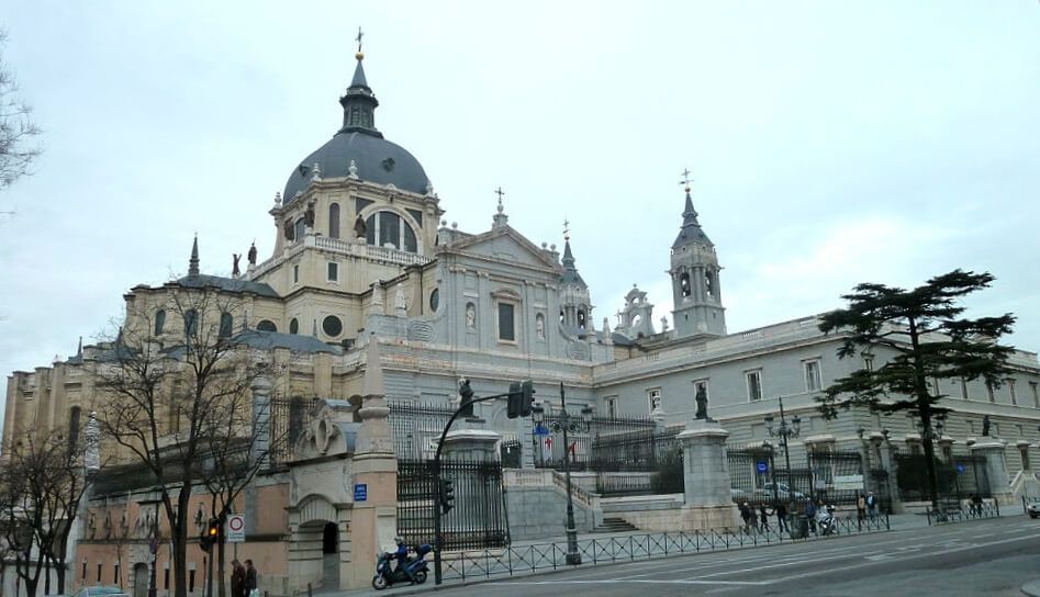 almudena catedral monumentos de madrid